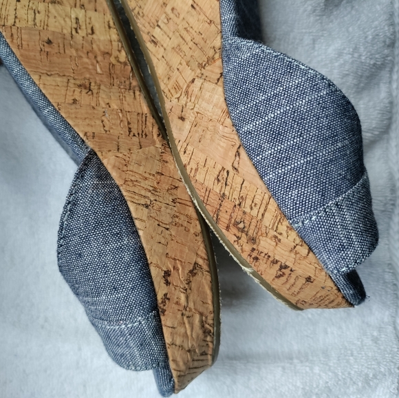 Toms | Chambray Blue Cork Wedge Buckle Platform Sandals Womens Size 7.5 - Picture 11 of 16